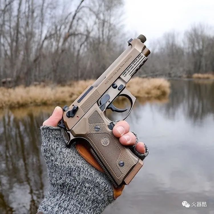 诱人的泥色意大利贝雷塔m9a3手枪图集