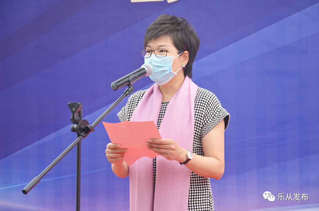 乐从家具城商会会长,罗浮宫家居集团总裁陈桂芳讲话.