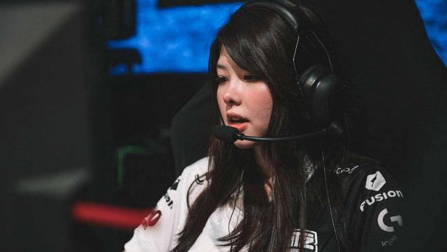 原创mayumi首次公开自己的出身小学开始玩lol最喜欢的选手是crisp