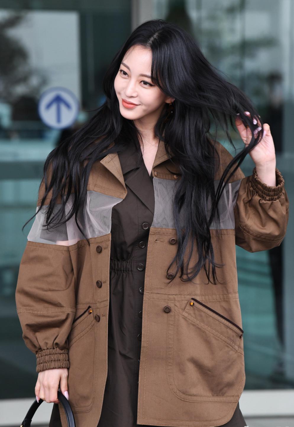 38岁韩艺瑟太惊艳,穿"麻袋裙"也能美成花仙子,说姐姐28我都信