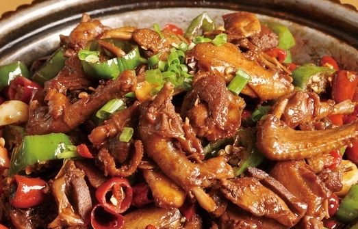 干锅鸽子俗话说得好:"一鸽胜九鸡,无鸽不成宴".