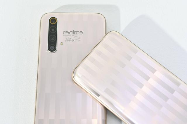 突破束缚的高级感realme真我x50大师版线即将开售辨识度max
