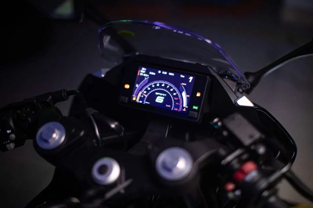 春风最强250跑车版发布cfmoto250srplaytowin赛道玩家