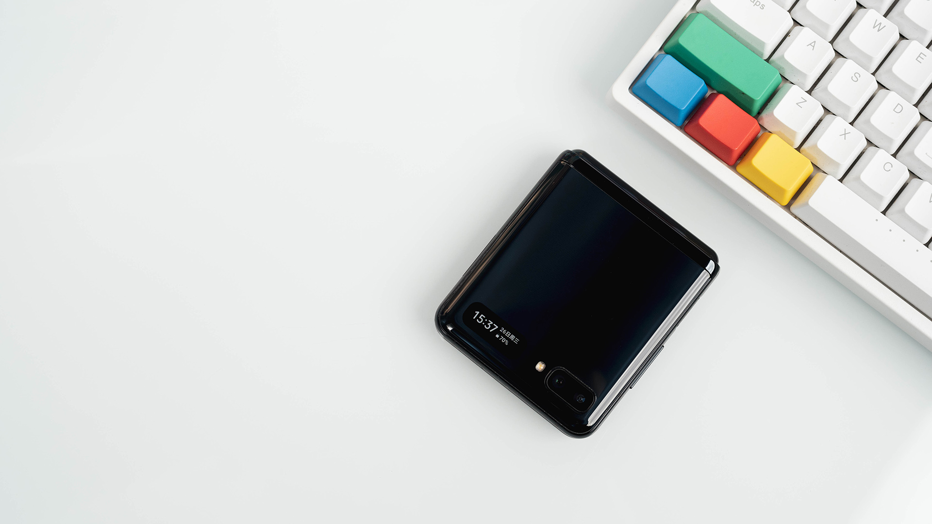 从容优雅的上下折叠屏手机三星galaxyzflip图赏