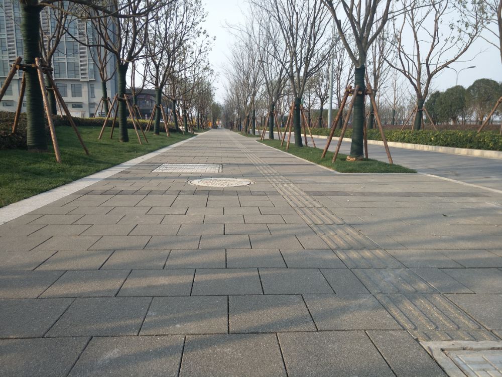 【决策·工程商】花岗岩瓷砖为什么会突然成为工程用砖的新宠儿?