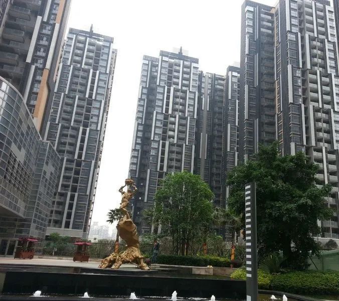 法拍房龙华三房起拍价342万潜龙曼海宁花园南区88m05