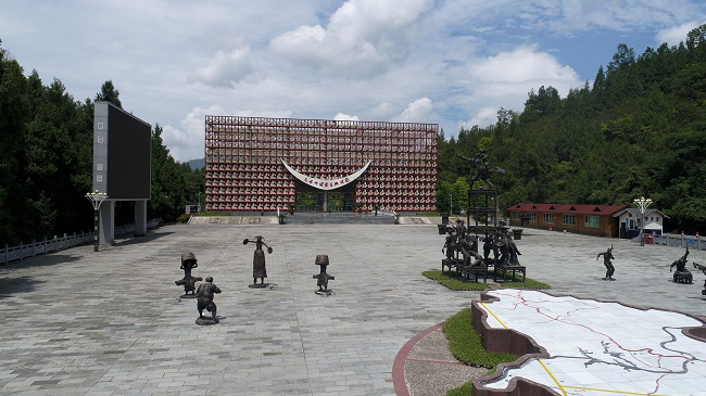 致敬最美逆行者至2021年年底余庆收费景区对医务工作者免费开放