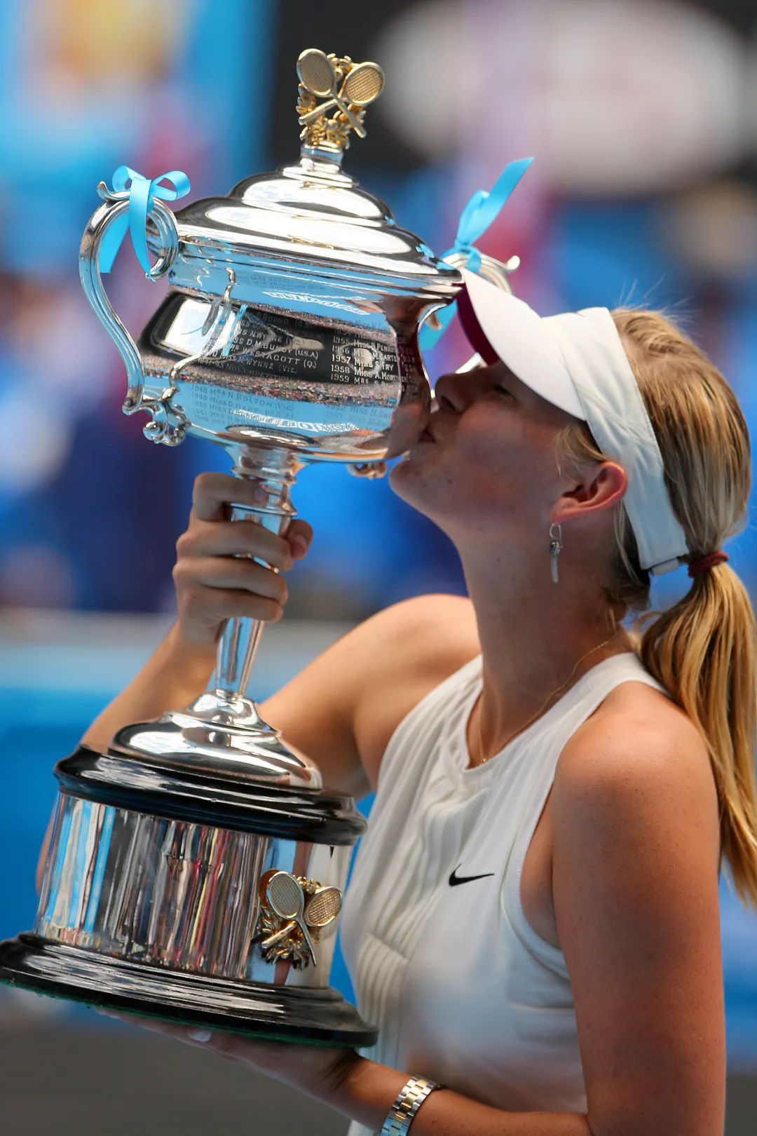 2008年澳网女单决赛,莎拉波娃击败伊万诺维奇,获得个人第三个大满贯