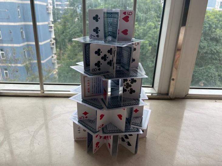 游戏1:合作"垒高"垒高玩法2:出题方按一定的规律顺序摆扑克牌(如下图)