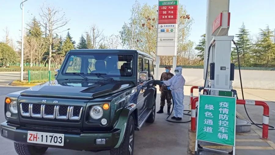 亲人解放军,中国石化为你加油!_军车