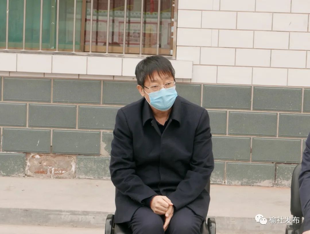 与时间赛跑在从业中增收尹乃明在我县调研