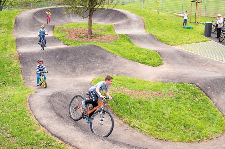 潮玩pumptrack运动场让自行车在泵道上浪起来