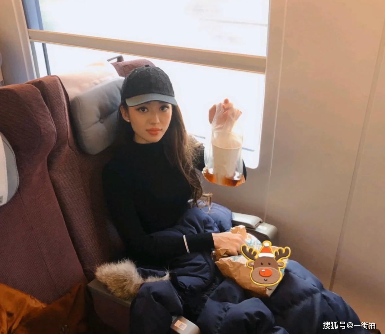 原创郎朗老婆吉娜晒自拍妆容充满浓浓欧美范网友厚嘴唇像卡戴珊