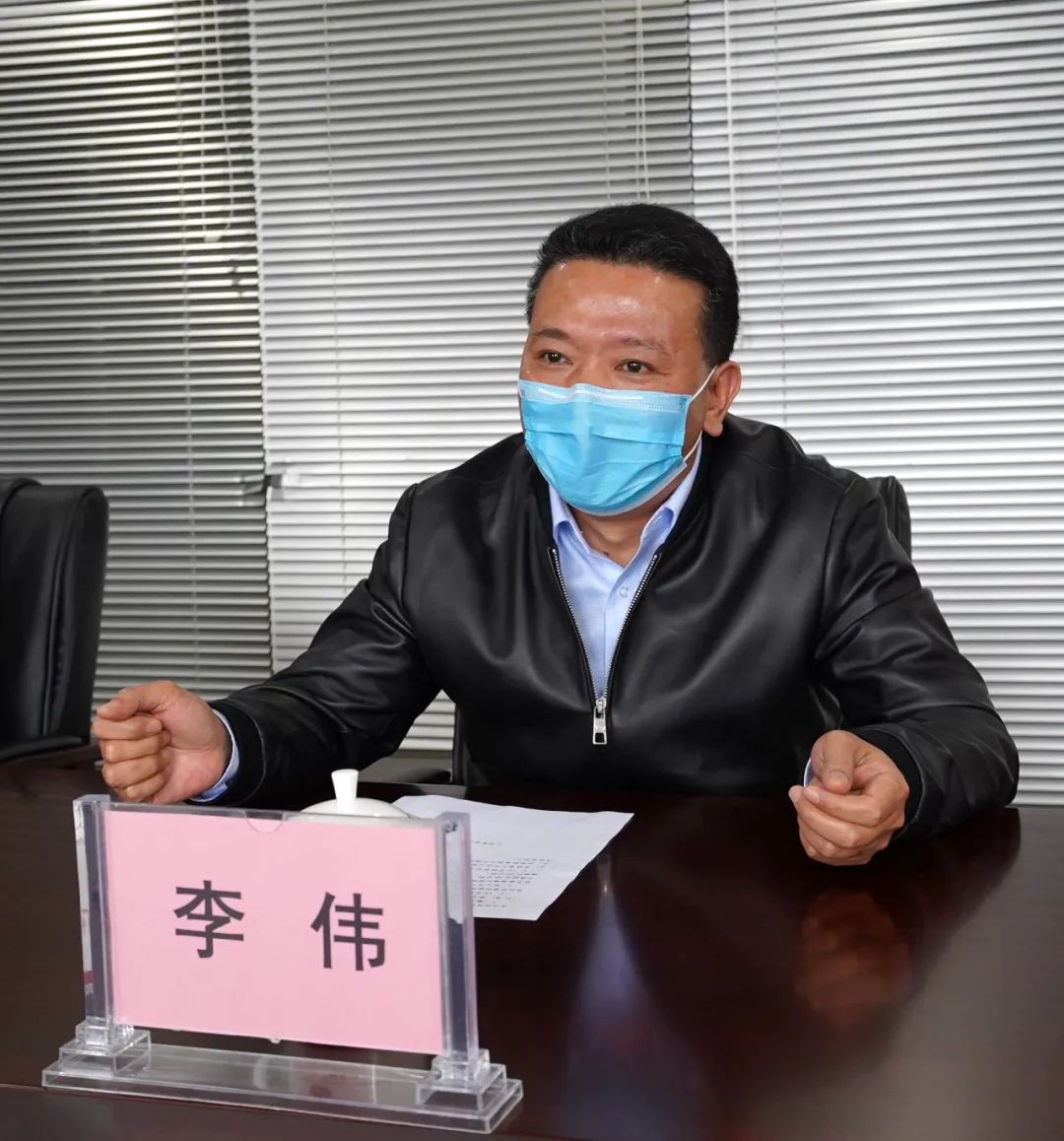 座谈会上,李伟向吴国平一行的到来表示欢迎和感谢.