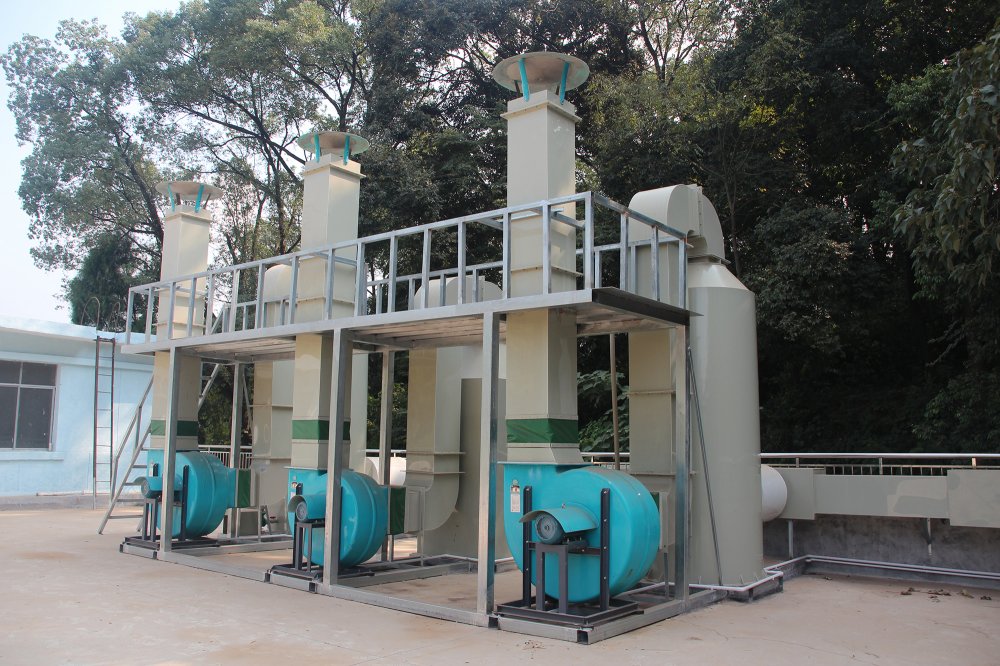 下面请欣赏我司所建项目按照相关规定设置采样孔及采样平台的图片!