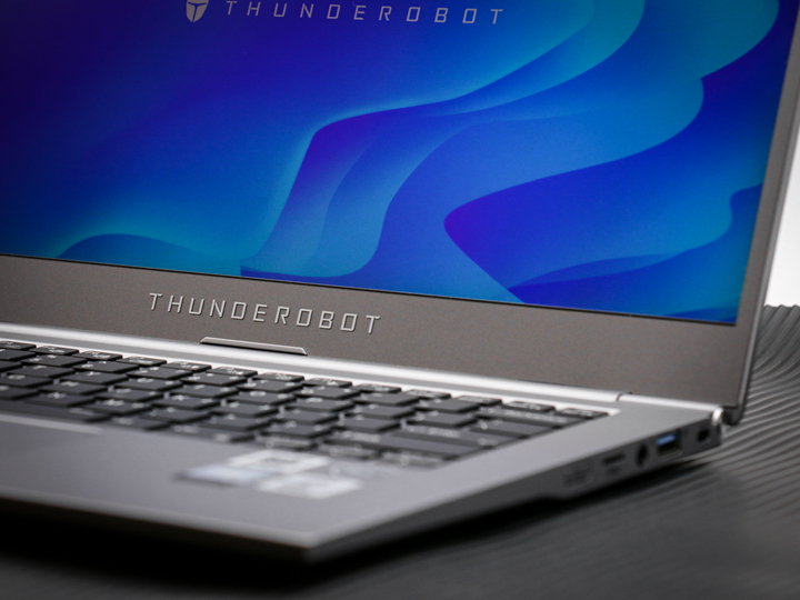 超轻机身长效续航雷神mixbookair评测