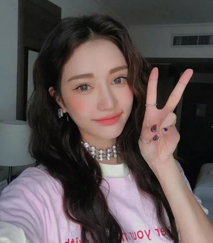 直发显脸大头发贴头皮要怎么才能显示脸小