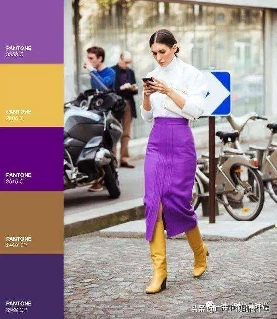 如果你不知道如何大面积搭配紫色和黄色,那么用一双黄色的靴子或者是