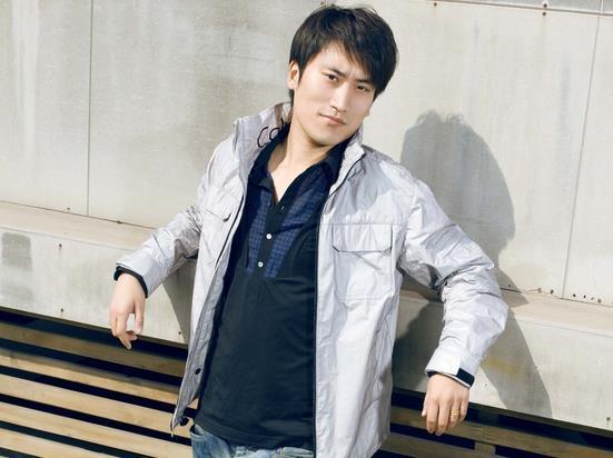 同时拜师赵本山,今一个开公司身家过亿,一个却卖烧烤身材发福_贺树峰