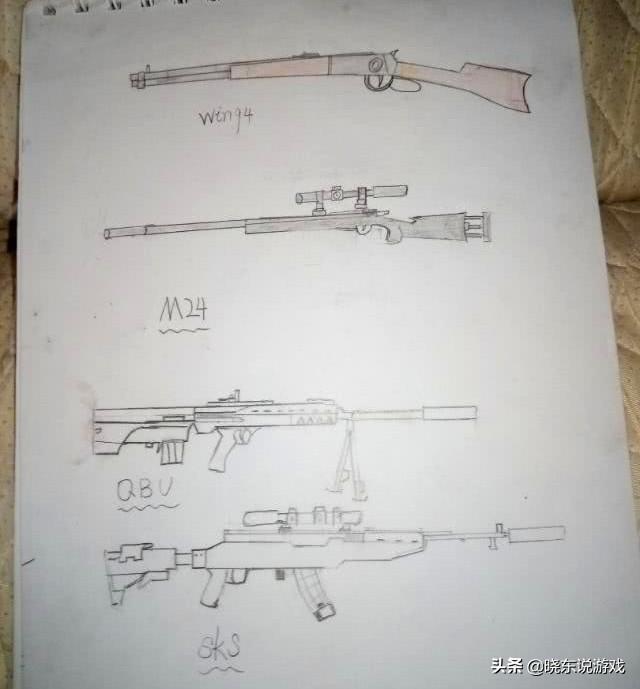 个被老师现场抓包的学生课本上,看到了这名同学画出来的各种武器枪械
