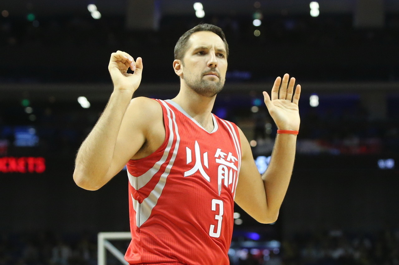 2016年的夏天,莫雷用4年8000万美元签下了莱恩-安德森.