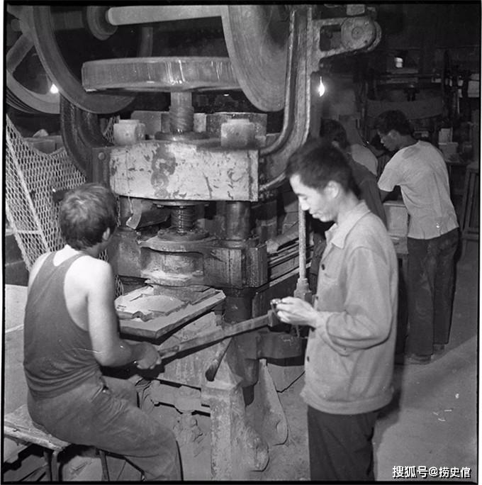 老照片八十年代淄博工人那时工人社会地位高福利待遇好看病不花钱