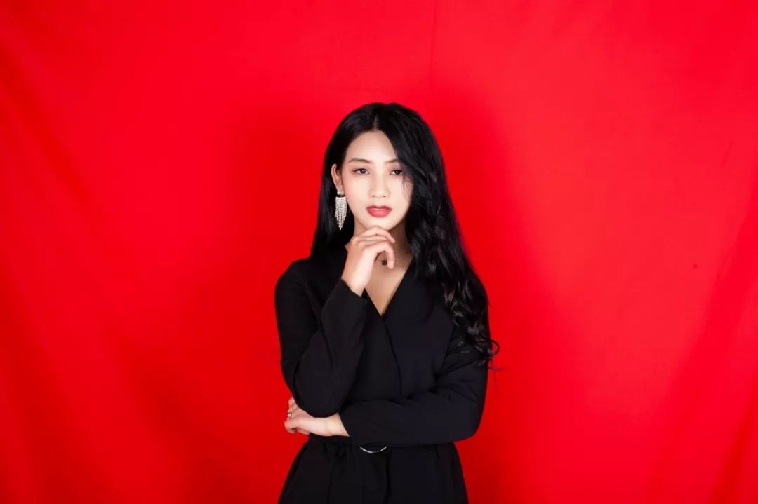 郑喻文90后演员,广东省揭阳市惠来县葵潭镇陂美村人,年后她将投身公益