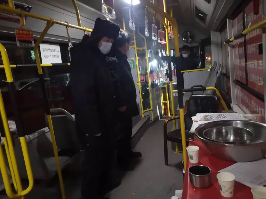 交通防疫七台河市交通运输局党组书记局长柳万喜连夜传达落实市委常委