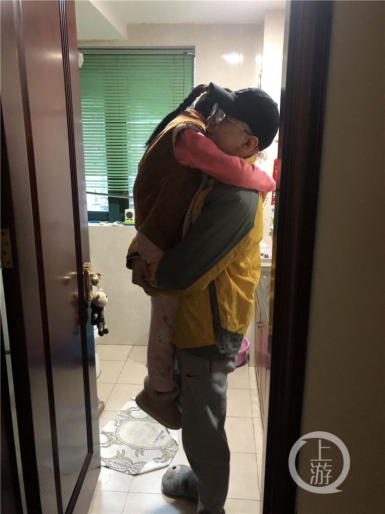 爸爸的头像一颗"卤蛋" 心疼他 想他早点回家抱抱我