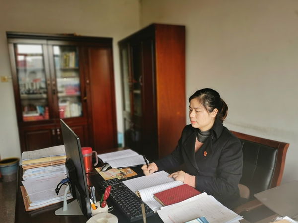 湖南省三八红旗手刘艳辉