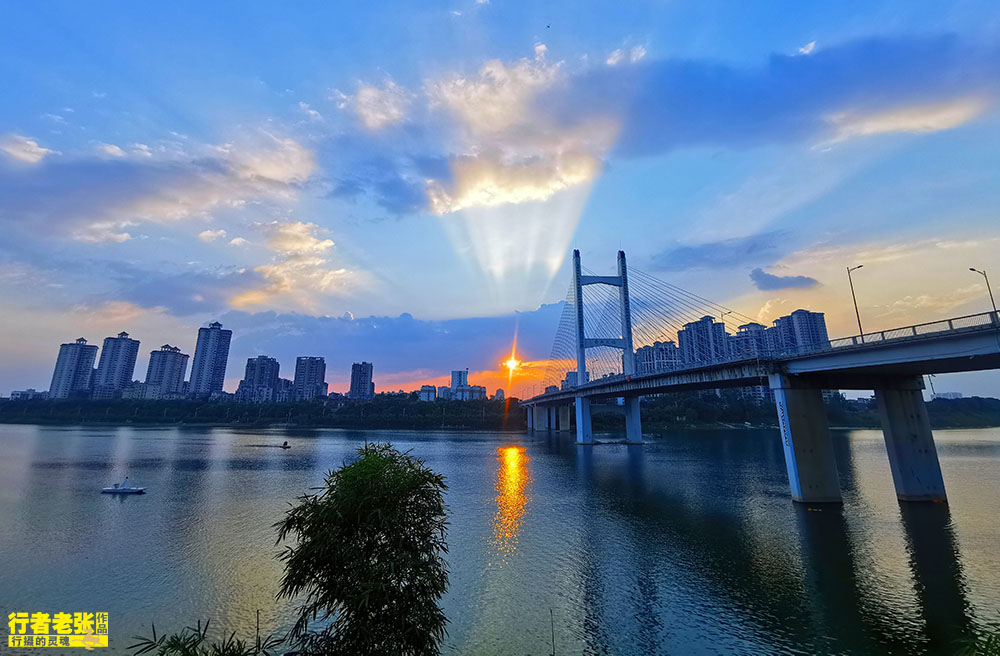 壺西大橋,1994年建成,是柳江第四座公路橋,本地人稱四橋,與壺東大橋