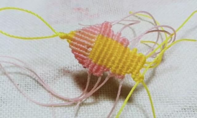 80后记忆里的编绳几根绳子编织的小龙虾儿时的绳结附教程