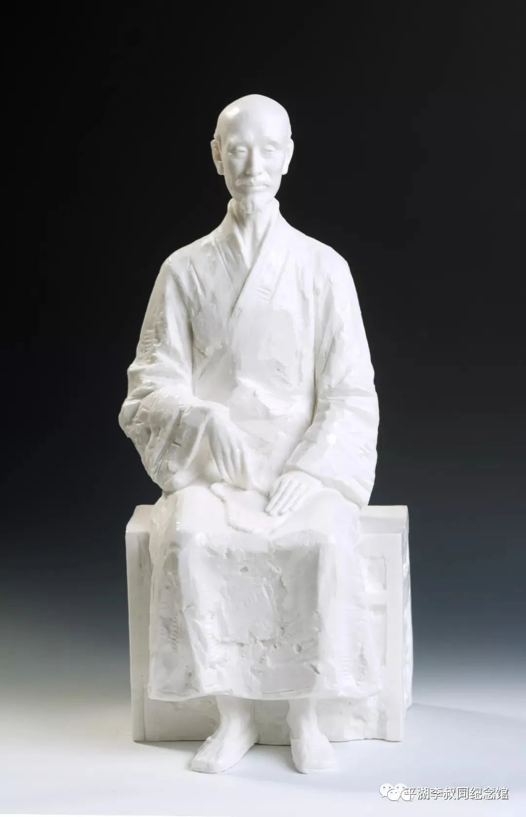 李叔同纪念馆获赠弘一大师塑像