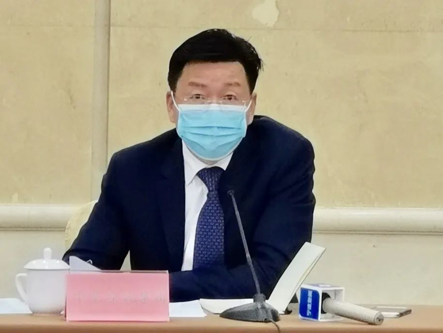 市政府副秘书长颜伟国,市商务局局长,党组书记张延,市金融办党组书记