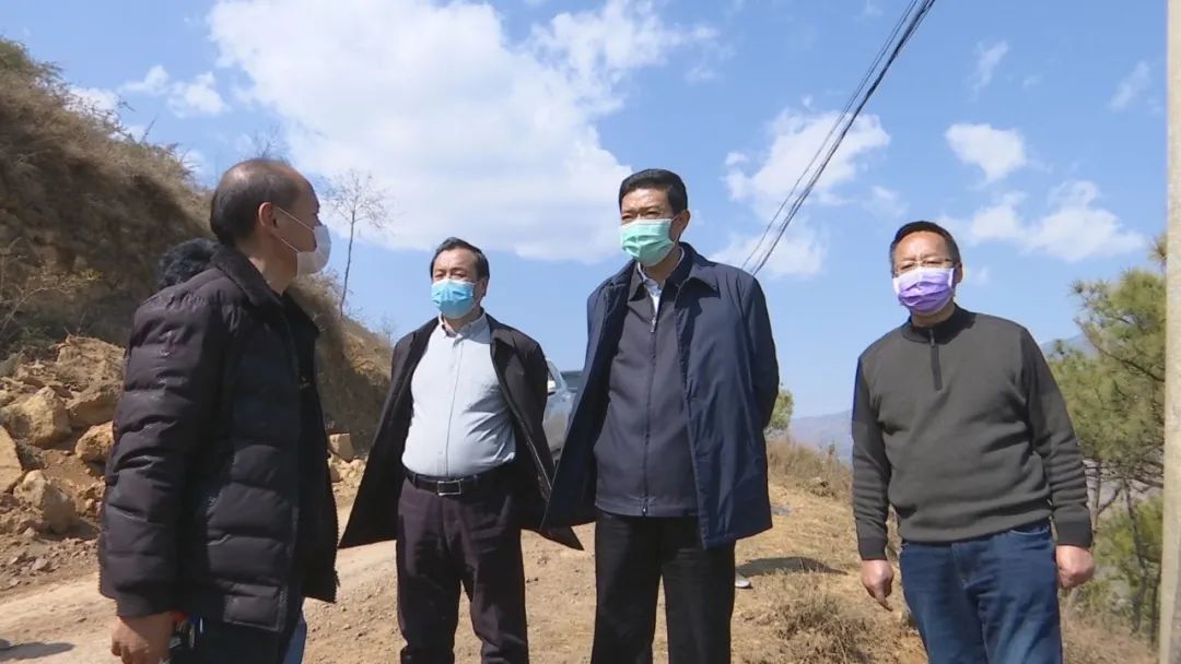 县委副书记,县长罗古阿吉陪同调研