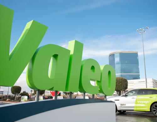 此外,占据全球50%汽车天窗市场的伟巴斯特,最大生产基地也受迫处于