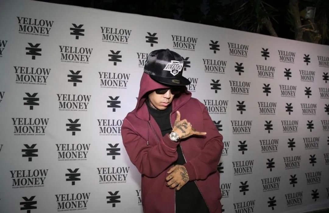 double k在预告片中出境的知名音乐制作人double k则是负责ymr的经纪