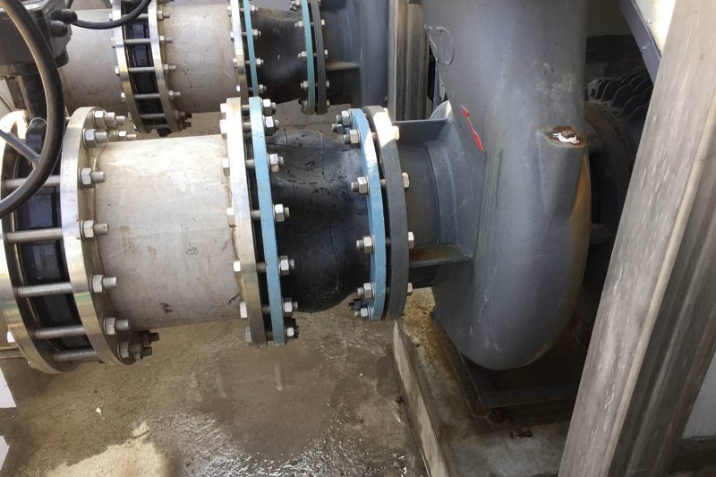 水泵进口安装了橡胶接头出现吸扁现象怎么解决?