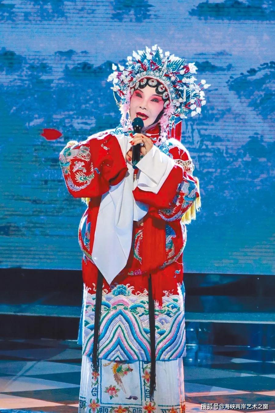 原创台湾苹果花歌后杨燕登初尝京剧脸谱惊艳全场