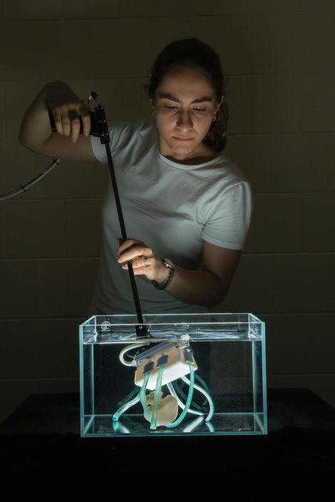 科技含量很高的逼真水母机器人_研究