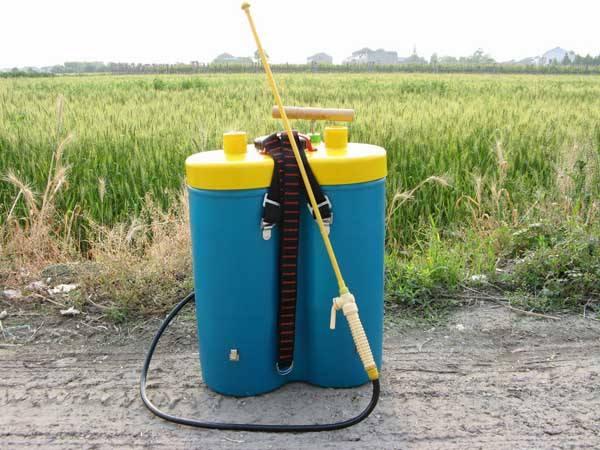 打过农药的喷雾器农户应该如何清洗快来看看别再搞错了