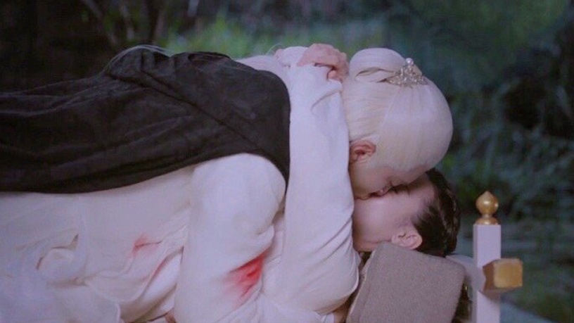 图片来源:微博@三生三世枕上书后来帝君又强吻回去,然后两人就在床单