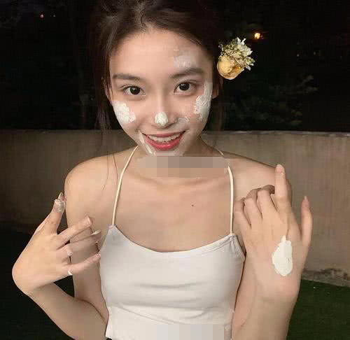 最甜"小三"半藏森林上热搜,外表甜美白瘦幼真是直男杀手.