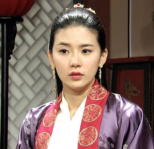 李宝英学生时代照片曝光曾参加韩国小姐选美二胎后首次复出拍剧