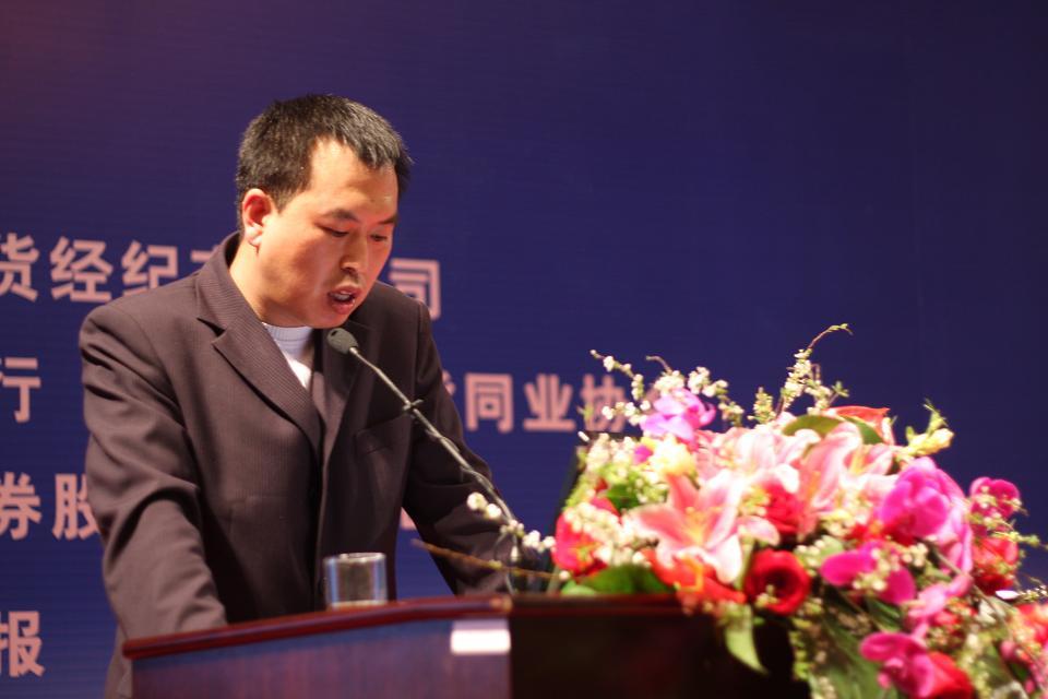 李德林说:就是股指获得了10届冠军后,2007年央视邀请我做了一期专门