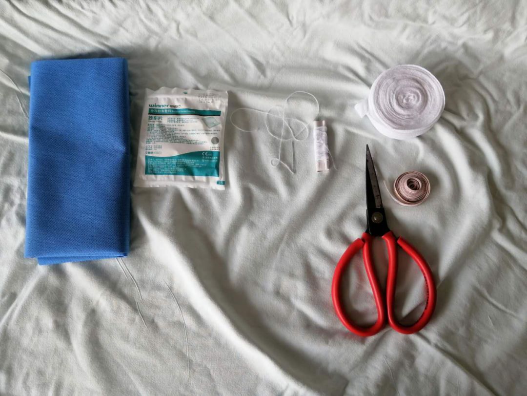 勒流医院儿科医护人员巧手来解决_纱布