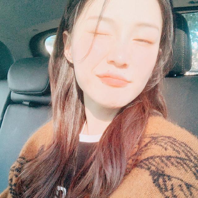 春晚上表情夸张的表情包女孩,美起来竟让人神魂颠倒