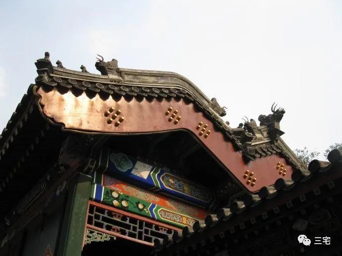 百科勾连搭屋顶形式常用于房屋连接