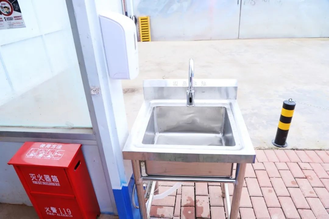 7070非触摸式洗手台应在生活区,盥洗区,卫生间,食堂等处设置非
