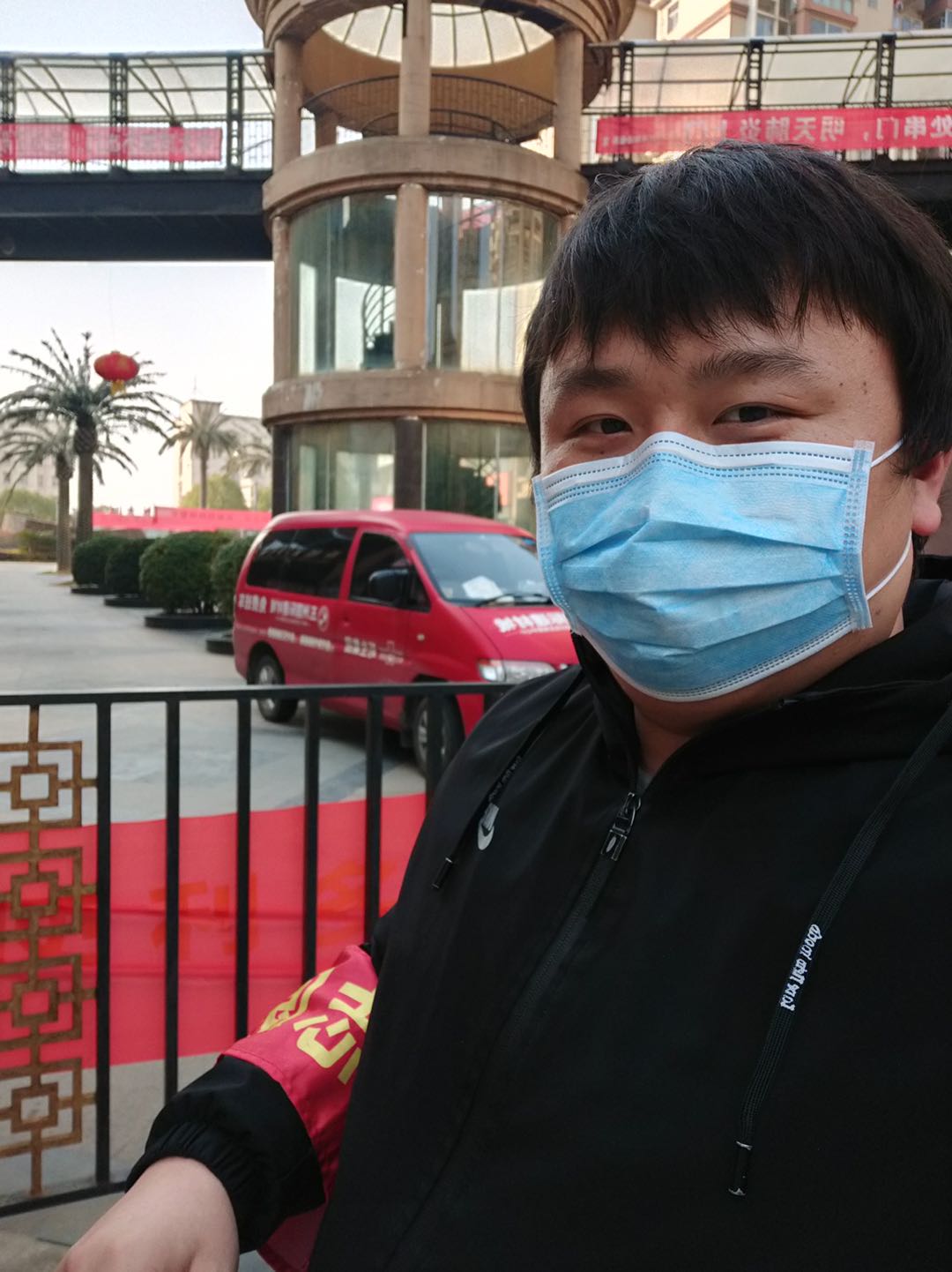 加多宝集团员工战"疫"故事:社区志愿者万俊峰